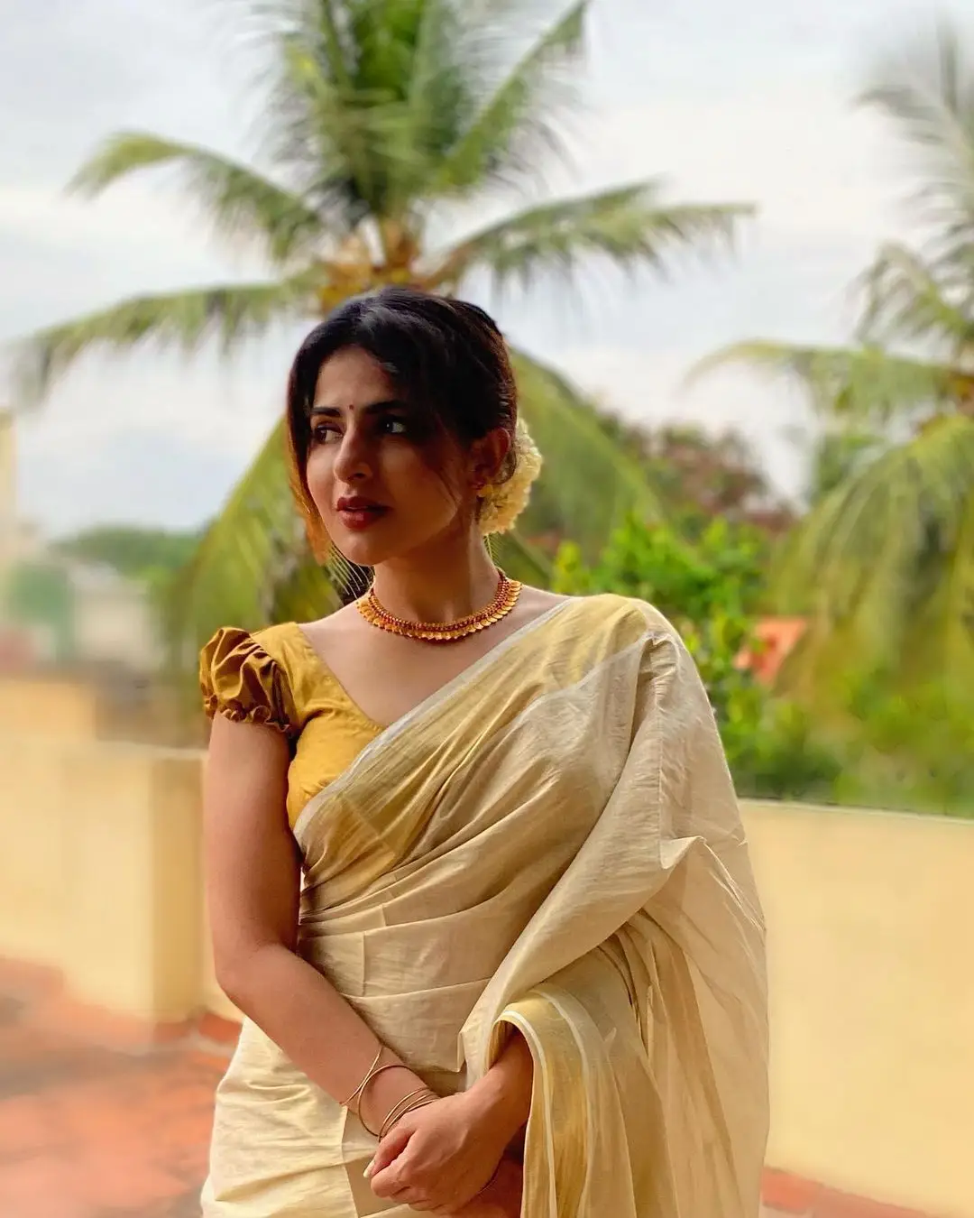 Indian Girl Iswarya Menon In Traditional Yellow Saree Blouse